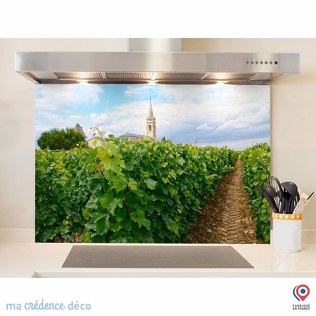 Crédence cuisine fond de hotte Vignoble et église – Verre trempé, L 90 cm x H 60 cm, MaCrédenceDéco