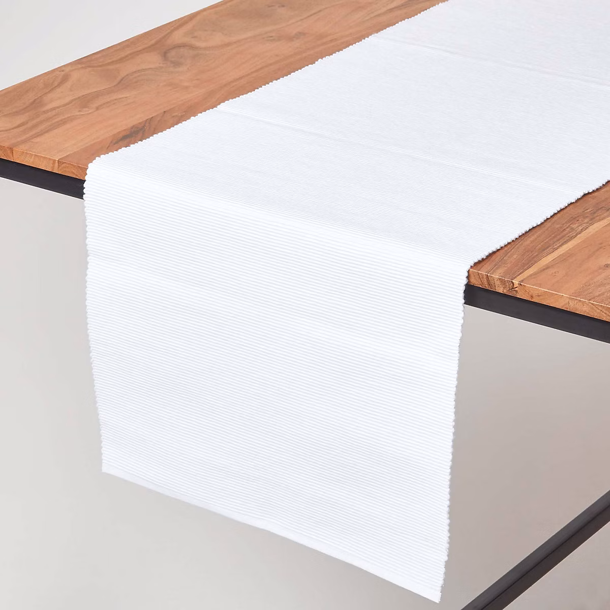 Chemin de table en coton uni – blanc, HOMESCAPES