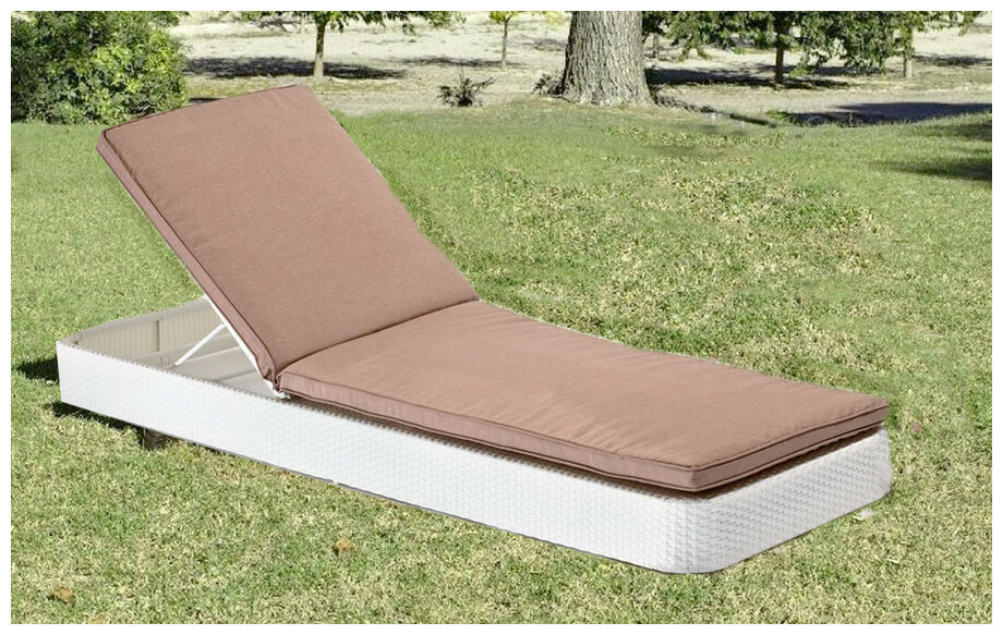 Bain de soleil Sunny : Profitez du confort et de la détente au bord de votre piscine