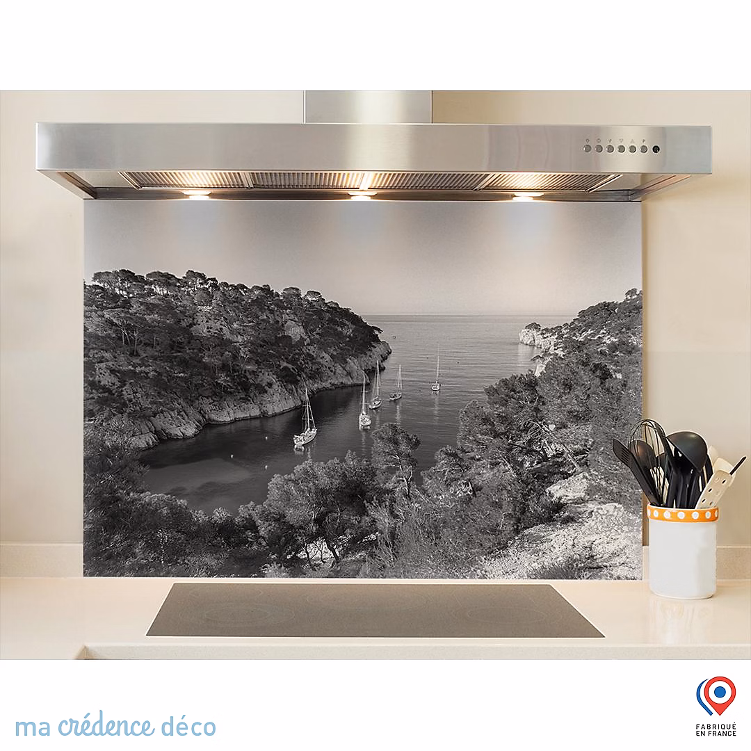 Crédence cuisine fond de hotte La calanque de port pin à Cassis 2 – Alu composite | L 70 cm x H 60 cm | MaCrédenceDéco