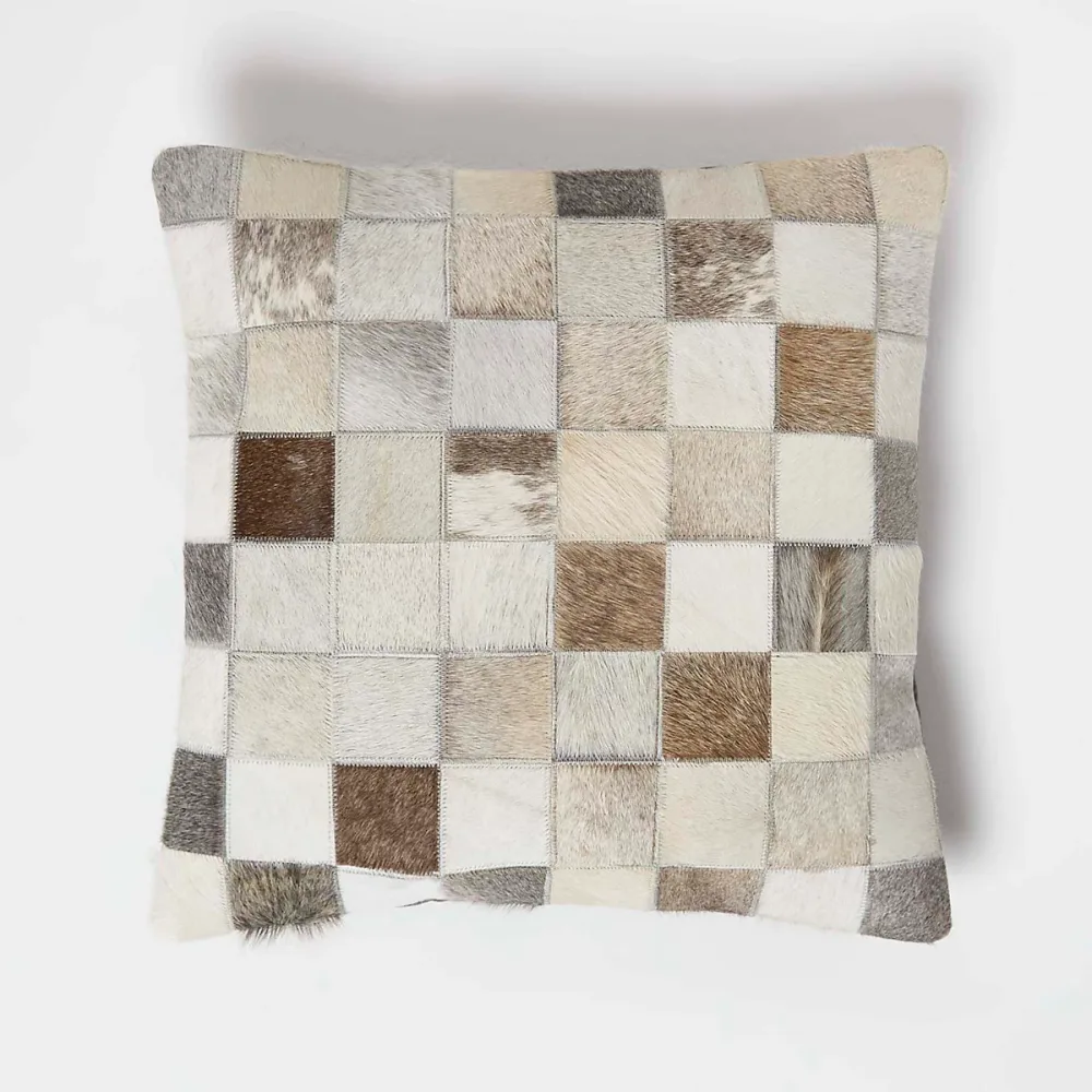 Coussin patchwork en peau véritable – 45 × 45 cm, HOMESCAPES